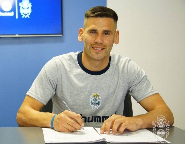 El goyano Guillermo Enrique firmó su primer contrato profesional