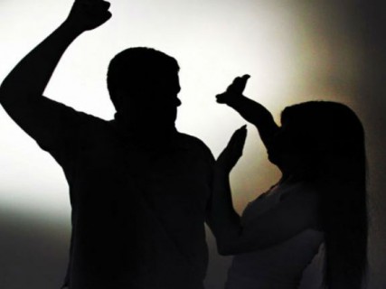Corrientes: Ingresaron a una comisaría y golpearon a una policía