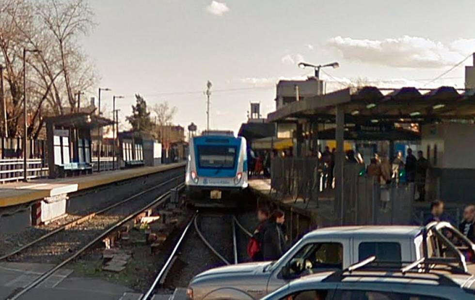 Intentó matar a golpes a su expareja y después se arrojó a las vías del tren