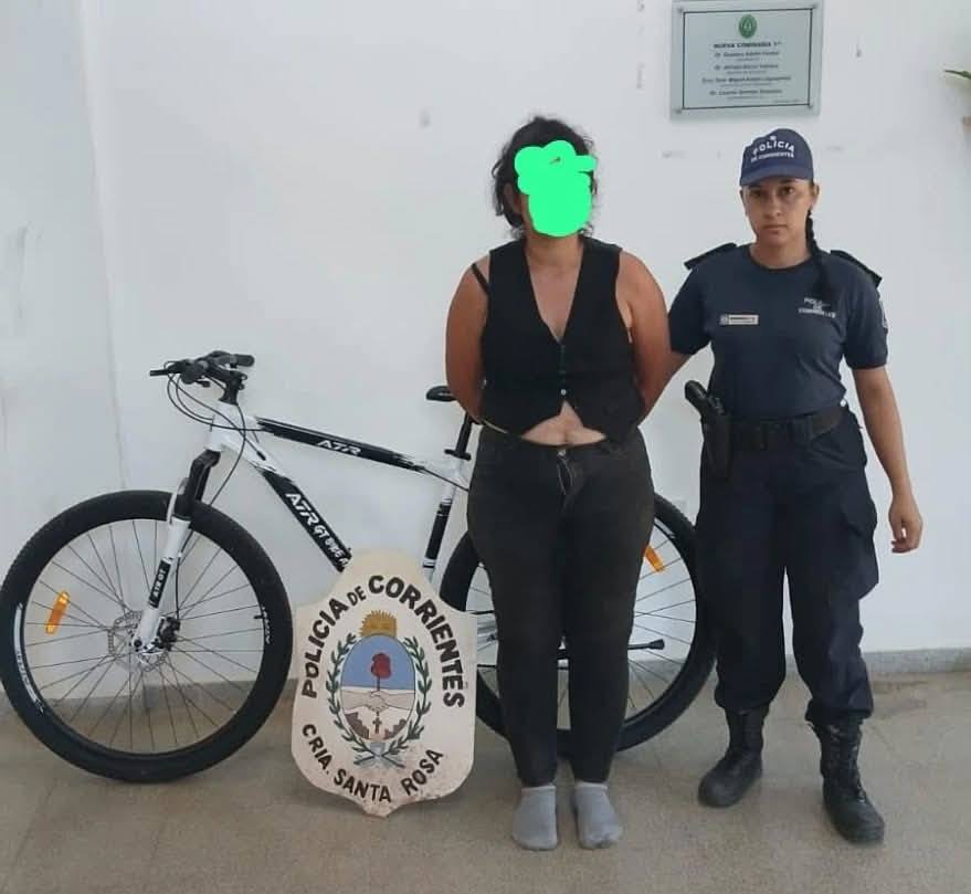 Santa Rosa: una mujer atacó cajeros, rompió una mueblería y fue detenida mientras circulaba en una bicicleta robada