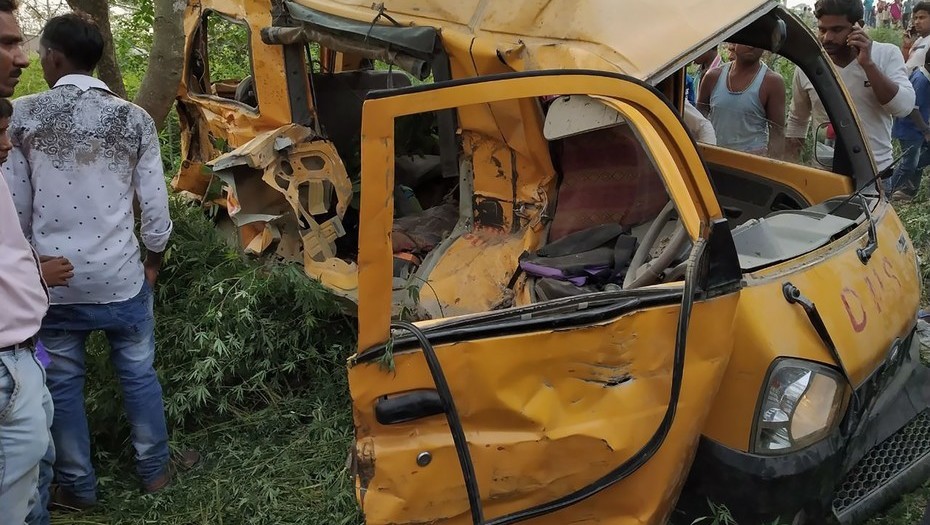 India: Tragedia con un micro escolar: hay 13 chicos muertos