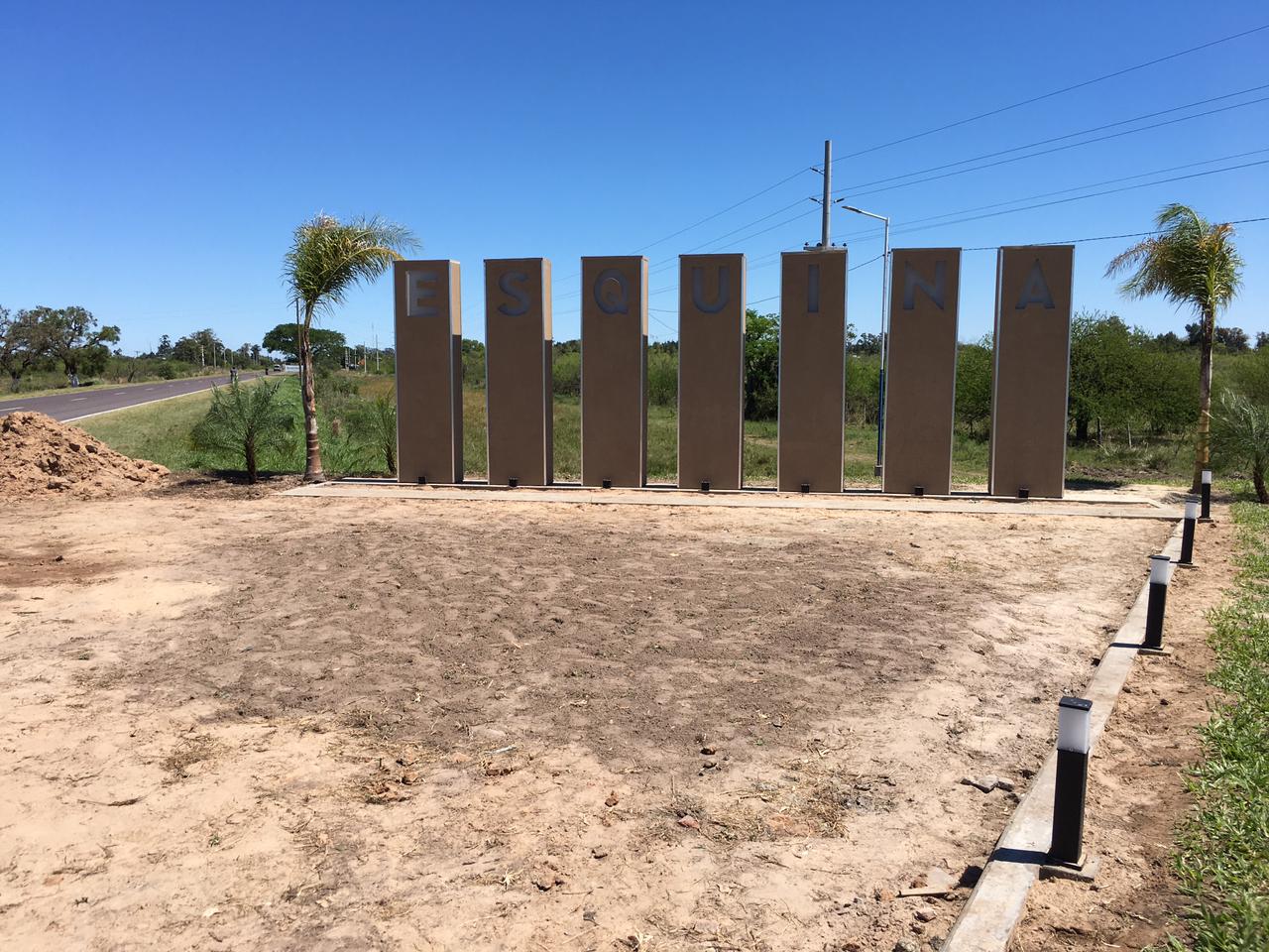 Indignante: robaron las luminarias y provocaron destrozos en el acceso norte de Esquina
