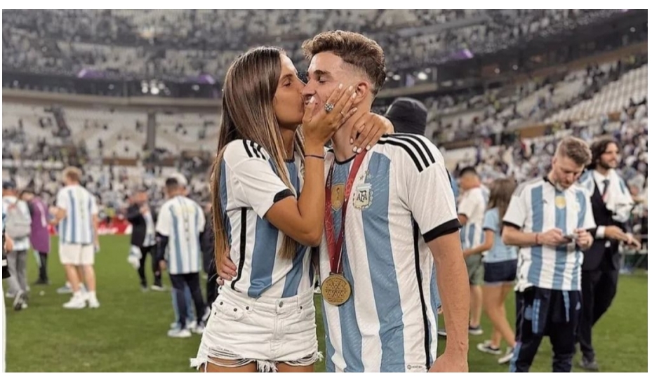 Repudio por la actitud de la novia de Julián Álvarez con unos niños
