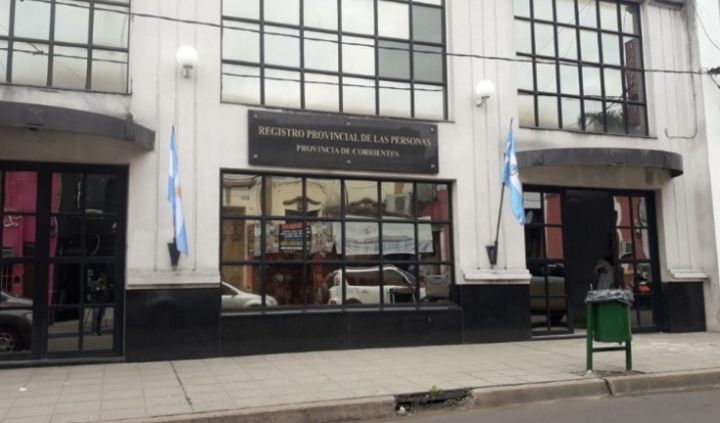 Corrientes: La contrataron en Italia pero no puede viajar por un error del Registro Civil