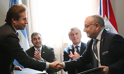 Los presidentes de Argentina y Paraguay suscribieron el Convenio que habilita el paso fronterizo entre Ituzaingó y Ayolas