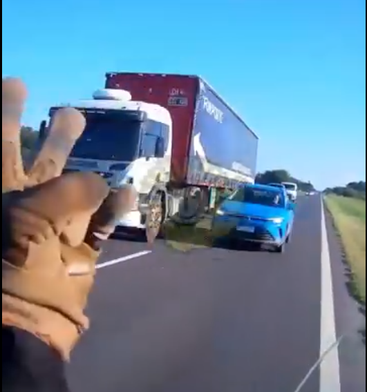 Imprudencia en la ruta: se cruzó de carril y casi provoca una tragedia