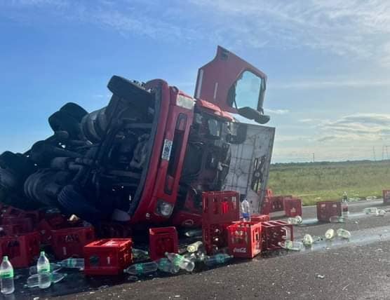 Fuerte choque en Itatí involucró a un camión y dos automóviles