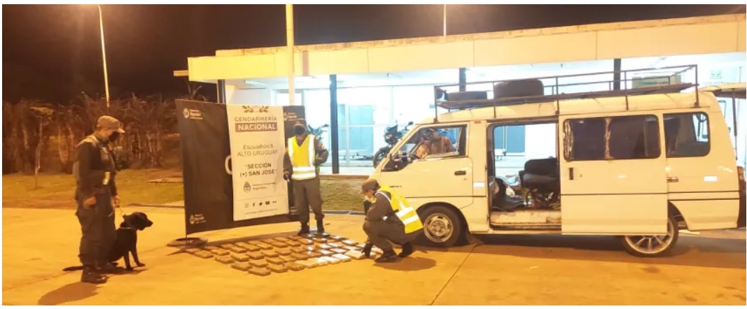 Corrientes: Llevaban 51 kilos de marihuana dentro de un falso techo