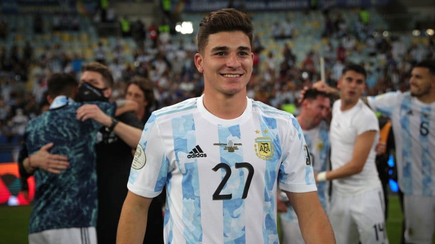 Julián Álvarez irá de titular y Lautaro Martínez quedará en el banco
