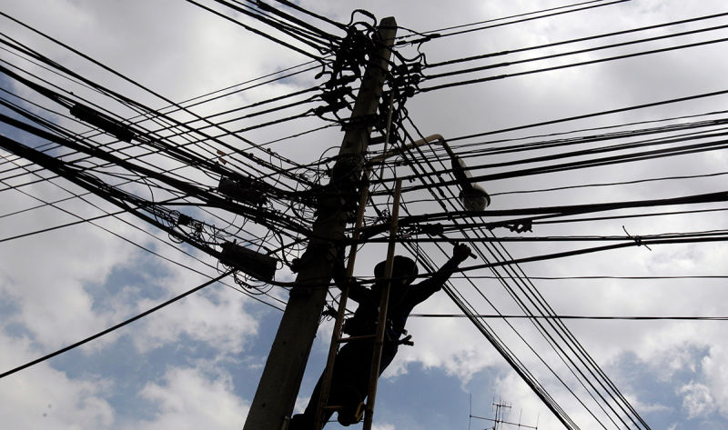 Esquina: operario recibió descarga eléctrica y cayó al vacío