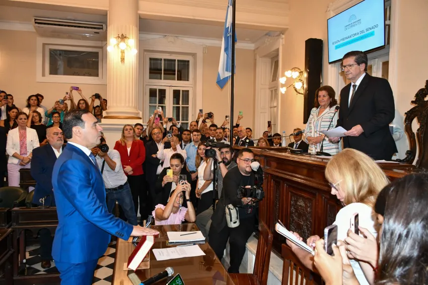 Valdés juró como senador y anticipó que impulsará iniciativas sobre producción e industrialización