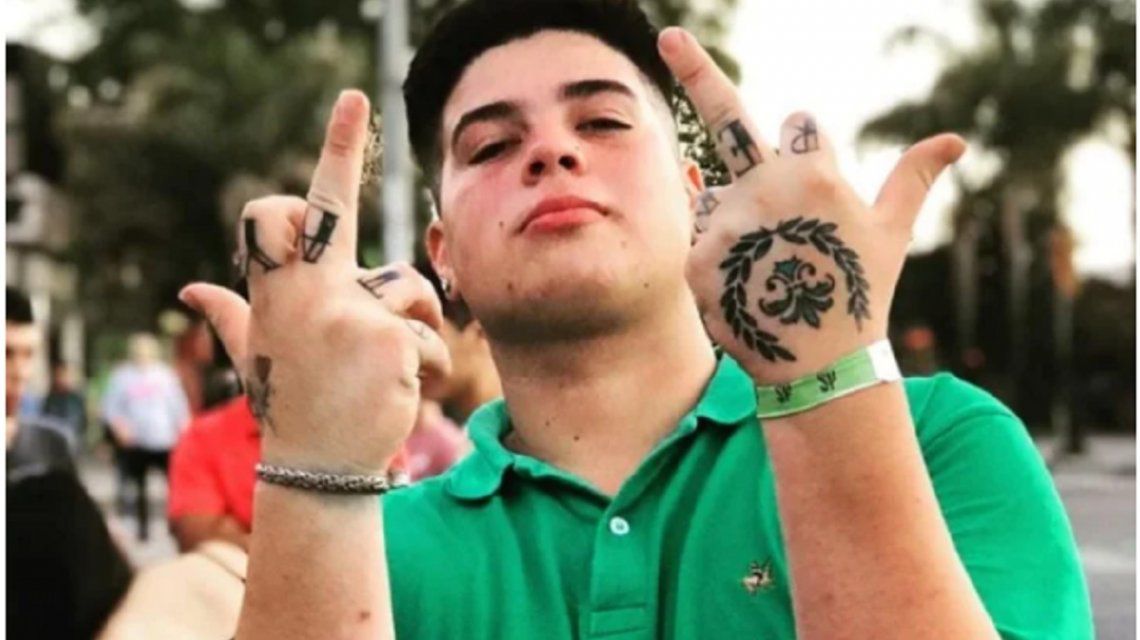 Un joven murió electrocutado mientras orinaba un poste de luz
