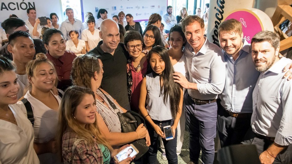 Empleo: Entregan becas laborales para 10.000 jóvenes que estudian en la Ciudad