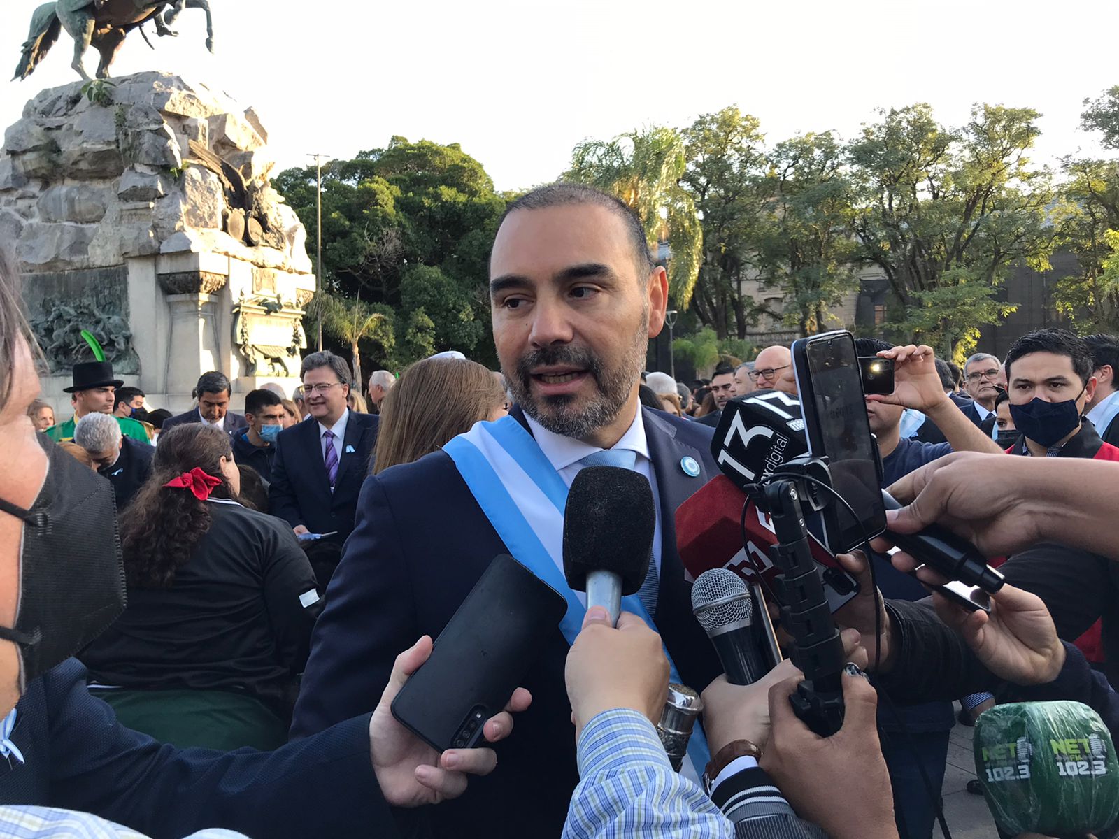Valdés anunció aumentos en sueldos para julio y en agosto plus unificado