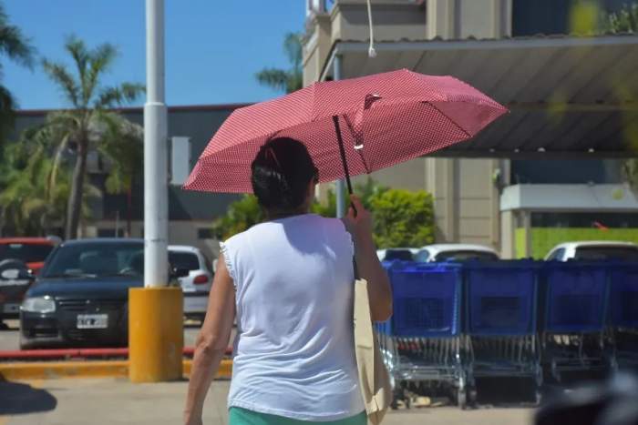 Persiste el alerta roja y amarilla por calor extremo en Corrientes