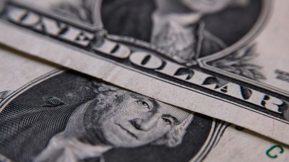 El dólar bajó 30 centavos, después de siete subas consecutivas