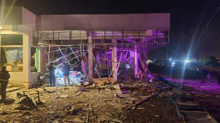 Asalto tipo comando en Paraguay: destrozaron un banco con dinamita