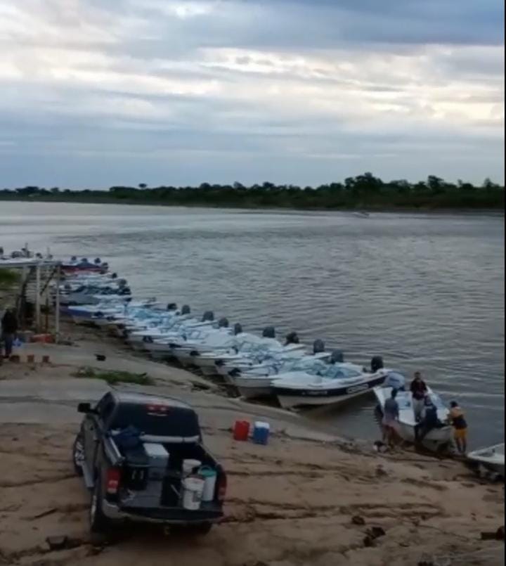 Esquina colmada: 200 lanchas bajaron al Paraná