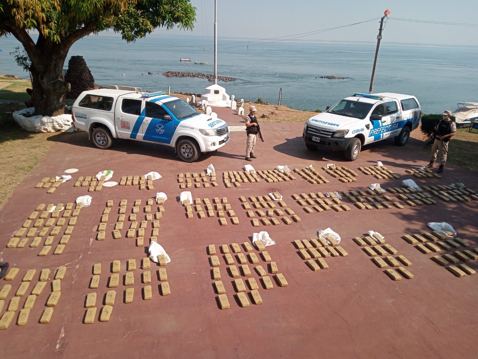 Prefectura secuestró más de 400 kilos de marihuana en Paso de la Patria