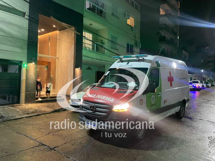 Una mujer cayó desde un edificio en pleno centro y murió